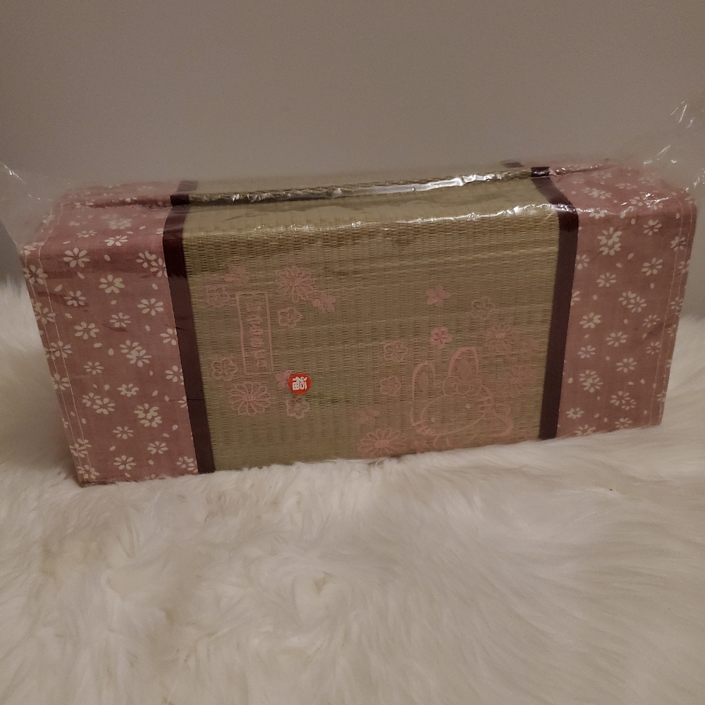 New with Flaws Sanrio Hello Kitty Traditional Japanese Firm Pillow